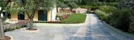 Bodenplatten aus Luserna Gneis - handbekantete Gartenplatten