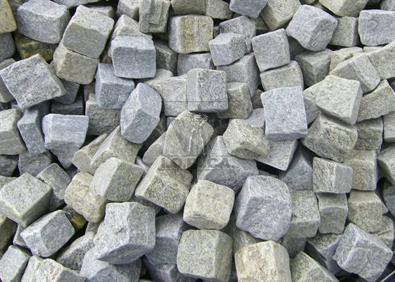 Cubes in Luserna stone tumbled