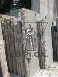 Quadrotti da copertina lati martellinati teste segate in pietra di Luserna