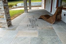 Floor in Luserna Stone - hammered paving stone (quadrotti)