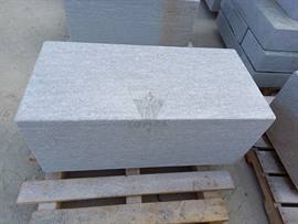 Seat in Luserna stone flamed